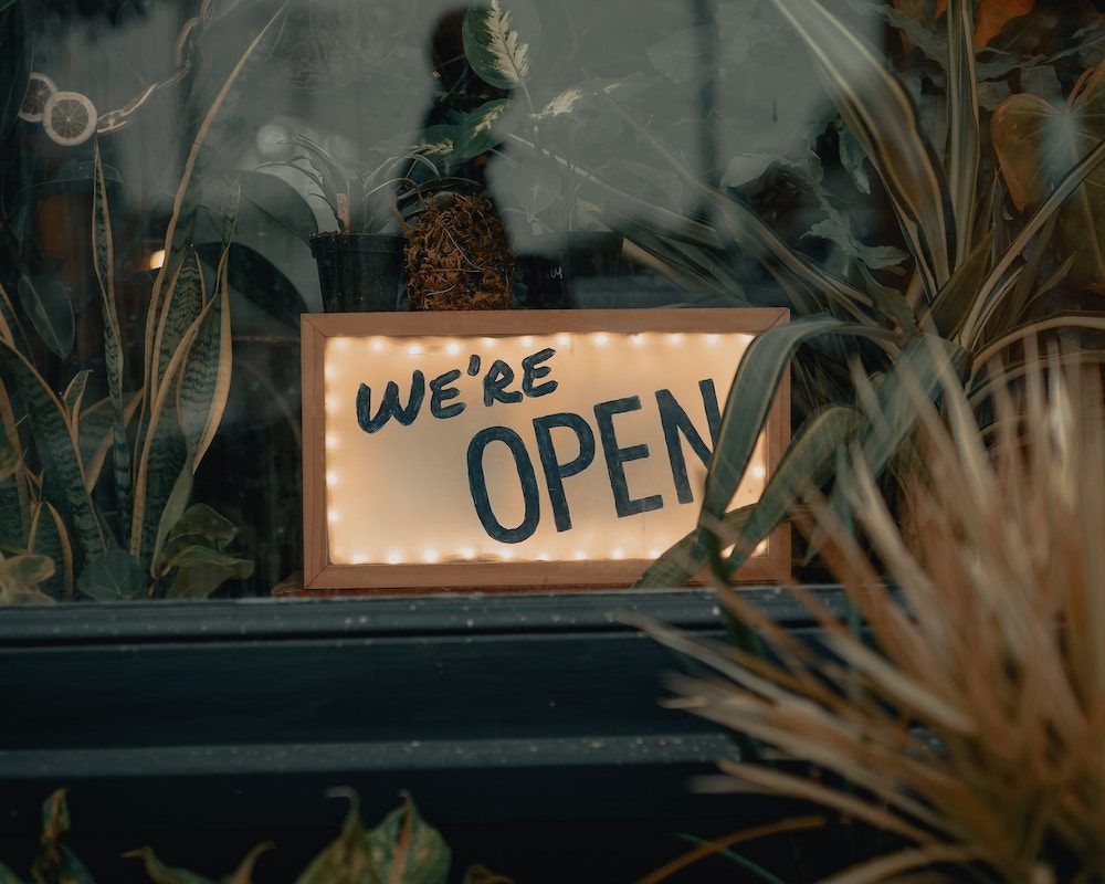 Using Visual Punctuation in Website Design - Photo by Clay Banks on Unsplash
